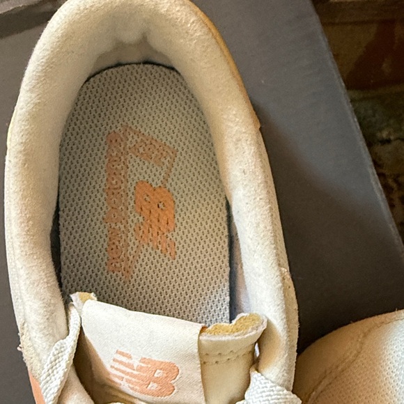New Balance 237 V1 Women's Beige and Orange Sneakers Sz 10 - Picture 5 of 12